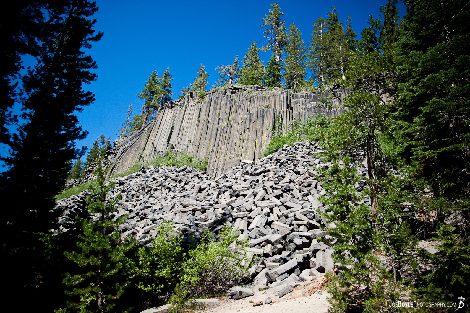  A unique rock formation formed from molten lava that stretches 60 feet high! 