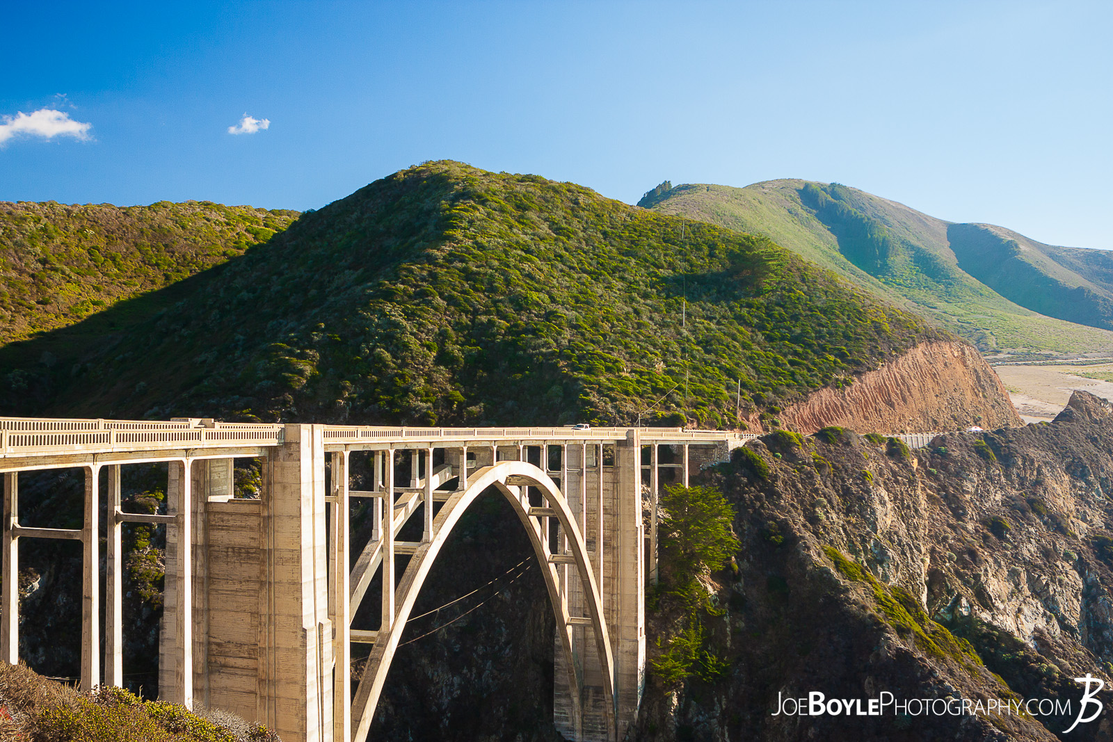  When I was traveling in California, visiting a few friends, we made sure that went down to see Big Sur. On the way we crossed the infamous and iconic Bixby Creek Bridge! 