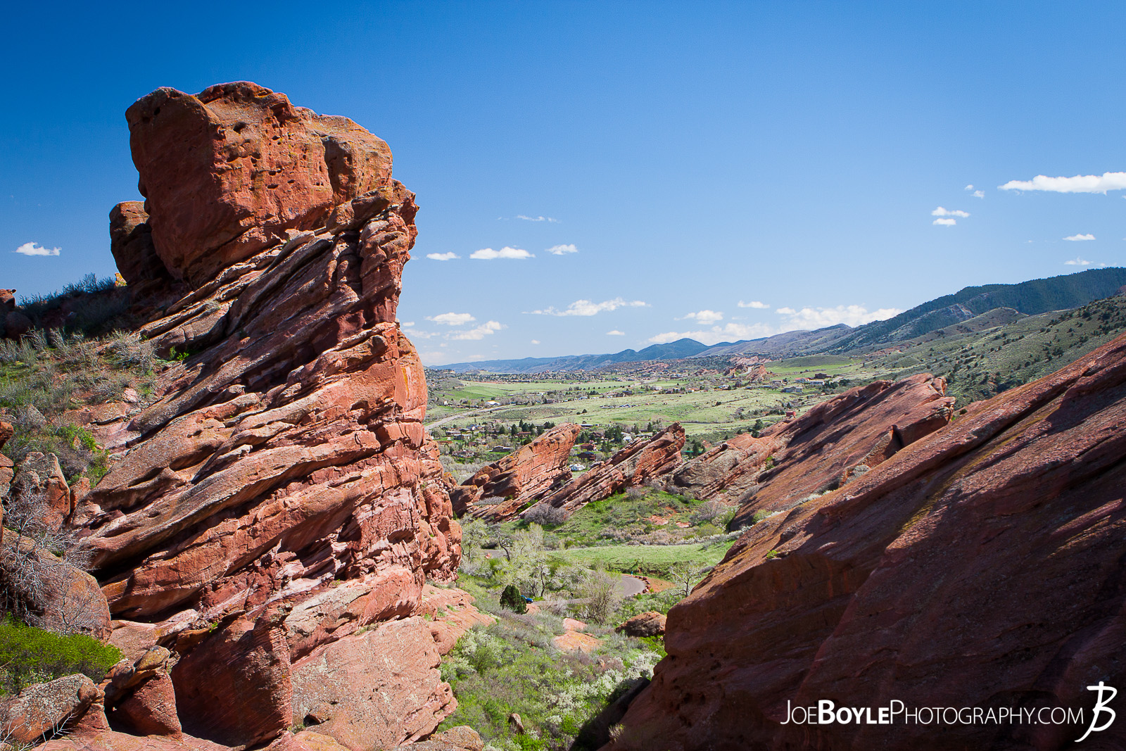  While on a business trip to Colorado shooting some video for a company near Centennial, I made a stop over to Denver and the Red Rock park to check out the beautiful and breath taking views! 