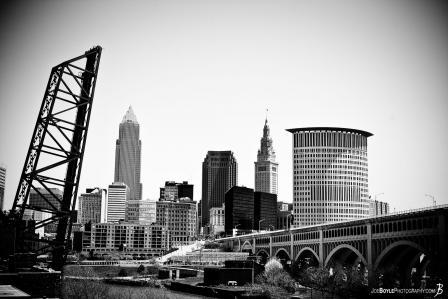 cleveland-skyline-with-veterans-memorial-bridge-black-white