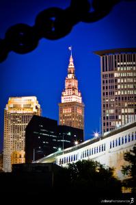 terminal-tower-veterans-memorial-bridge-with-chain