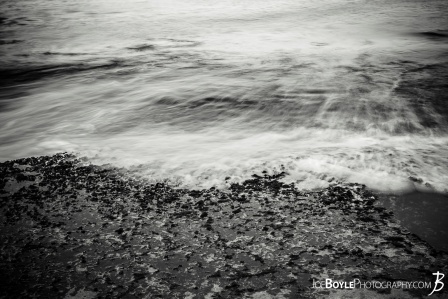 hawaii-ocean-wave-receding-black-white