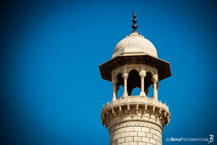 taj-mahal-pillar-lookout-cupola