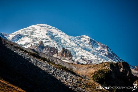 mount-rainier-with-rocks-near-panhandle-gap