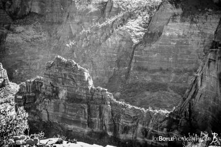 cliff-near-angels-landing-black-white