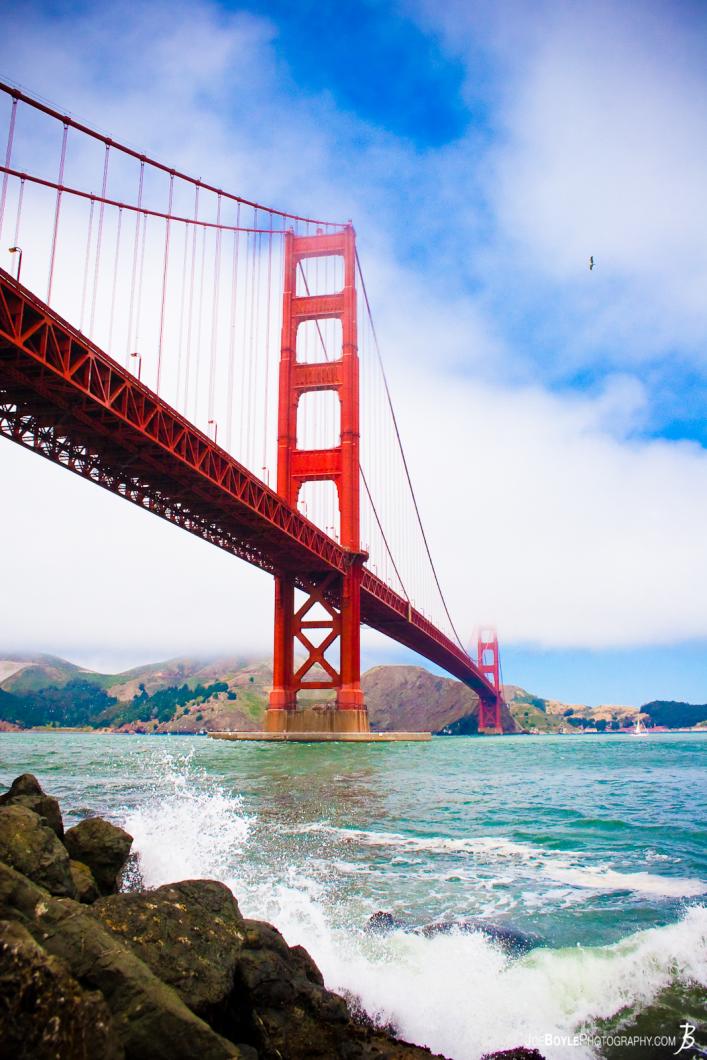 golden-gate-bridge-with-ocean-splash