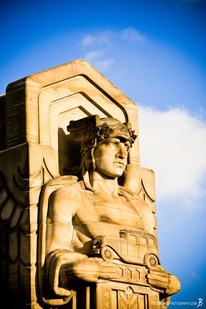 statue-on-hope-memorial-bridge-i