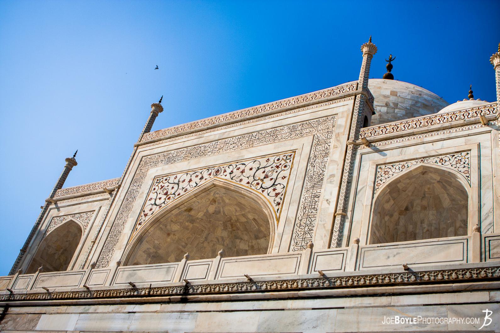taj-mahal-looking-up-perspective