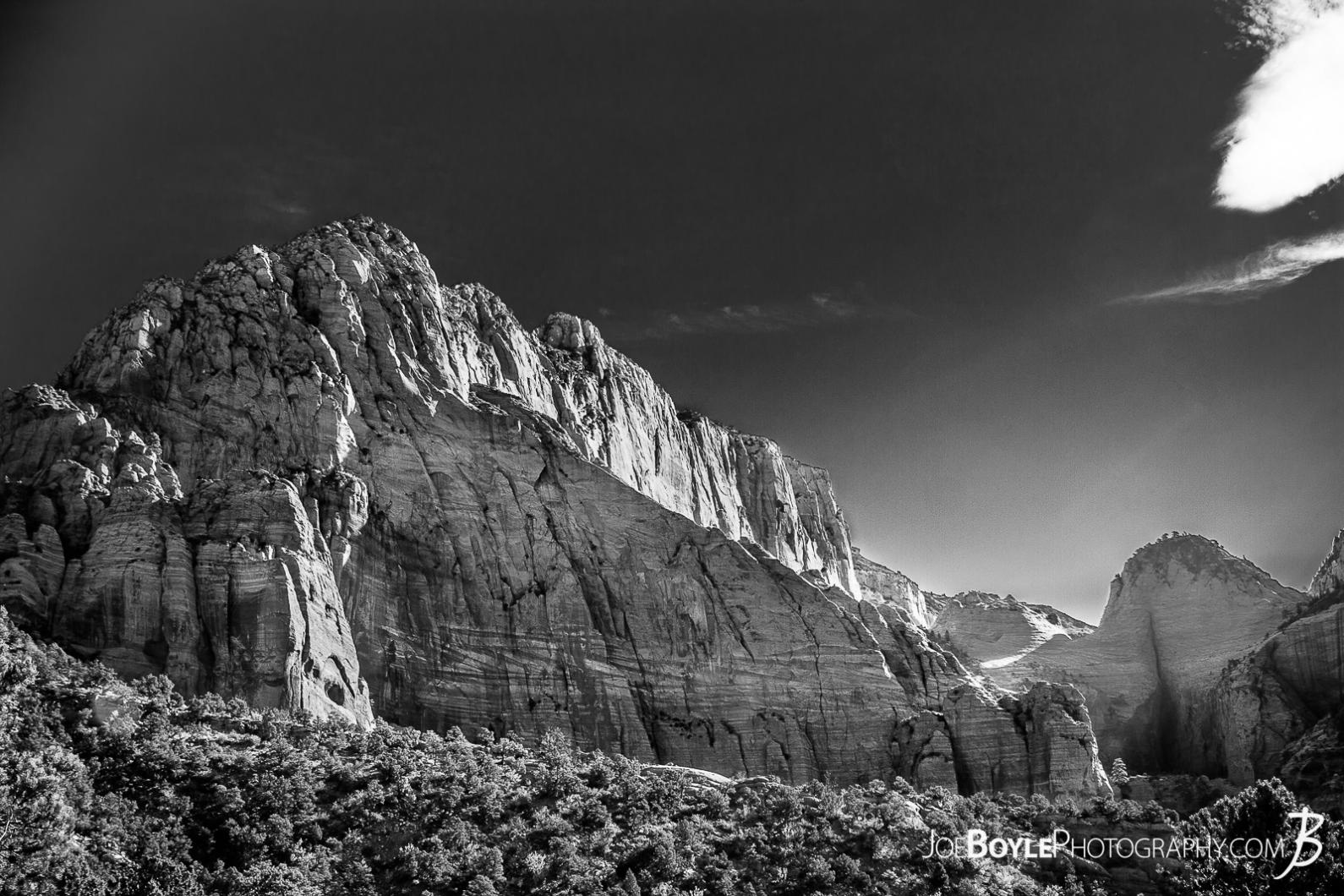 canyon-on-the-kolob-canyon-trail-black-white
