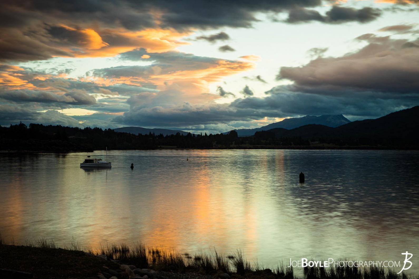 lake-te-anau-at-sunset