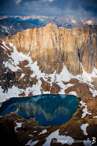 john-muir-trail-jmt-mountain-lake-reflection